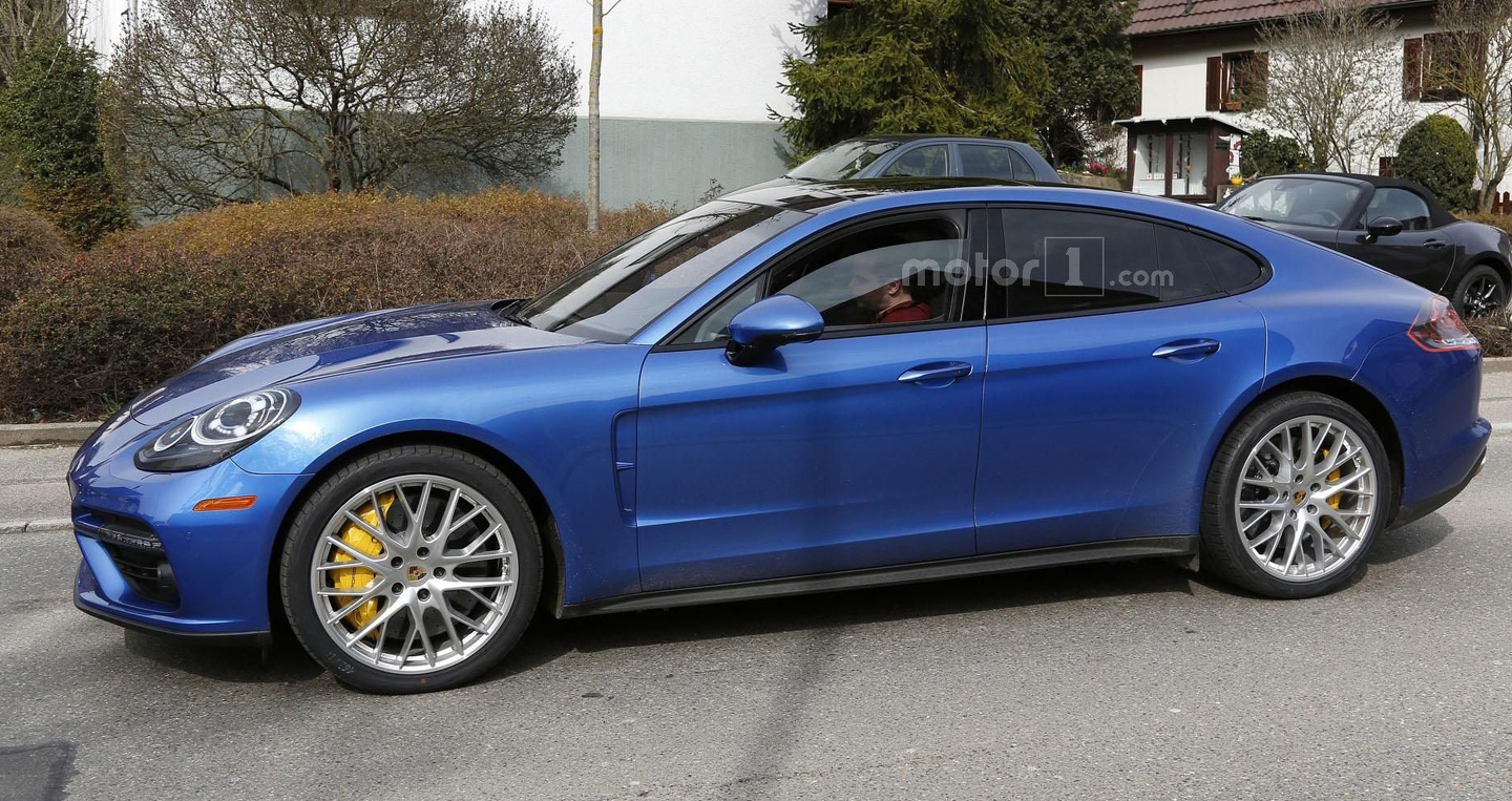 2017-porsche-panamera-spy-photo%20(4)%20copy.jpg