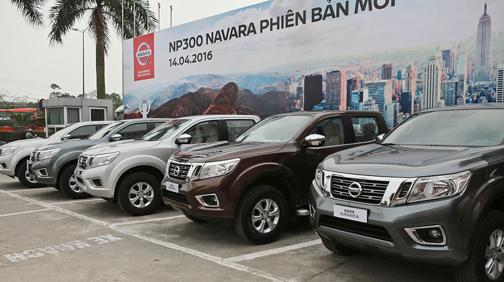 NP300-Navara-4x2-AT-4.jpg