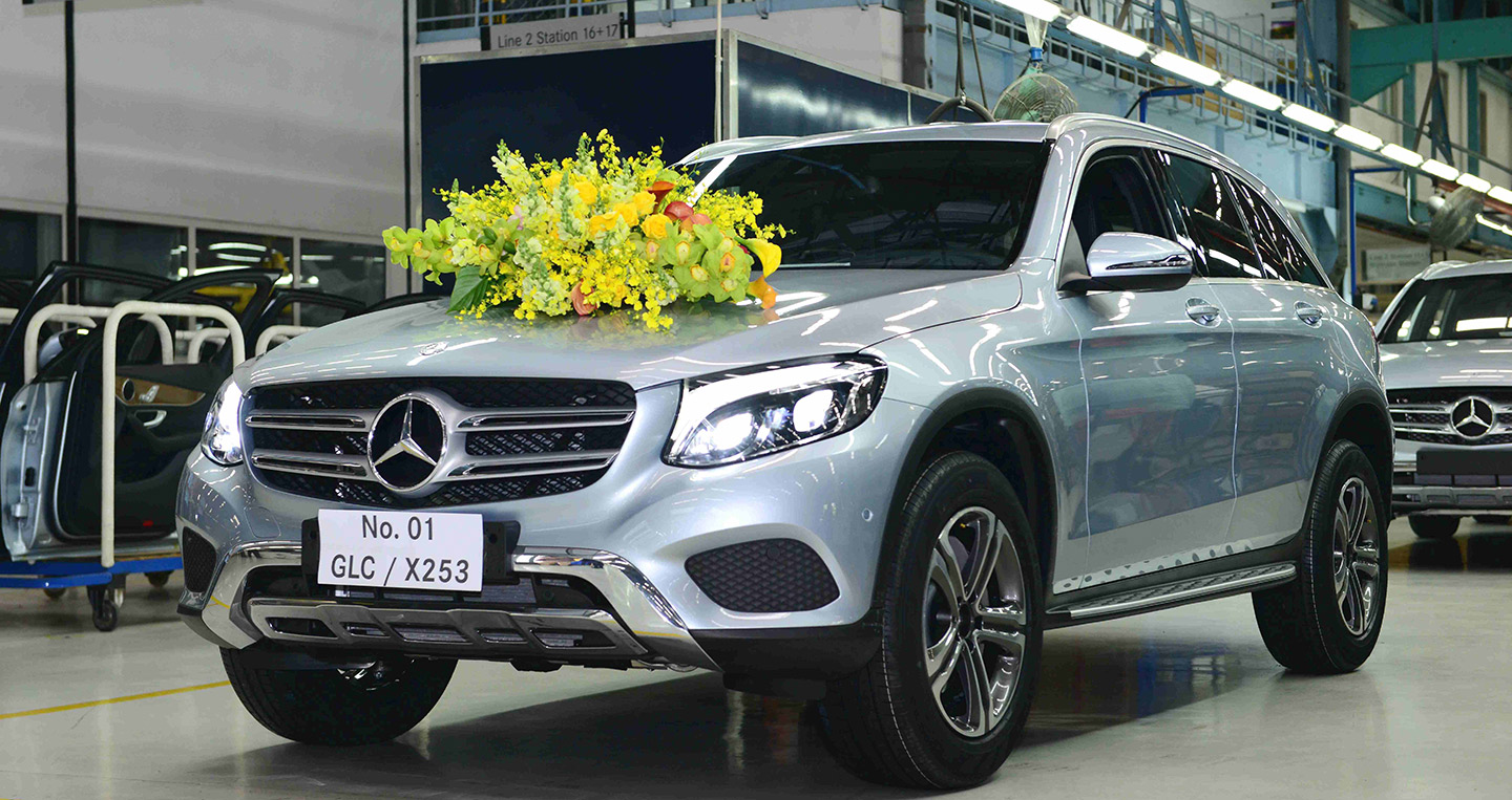 Chiec-GLC-dau-tien-la-phien-ban-GLC-250-4MATIC-voi-mau-xanh-Diamond-Silver.jpg