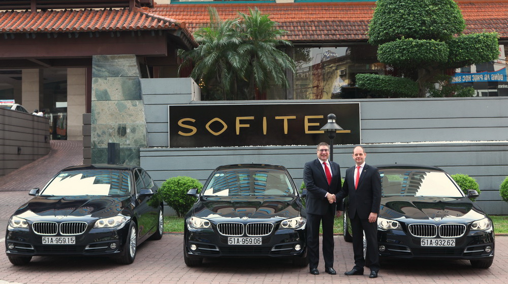 Euro Auto bàn giao 3 xe BMW 520i cho Sofitel Plaza Hà Nội - 1